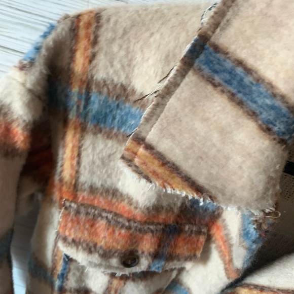 Blakeley plaid design jacket button down, thick and warm nice quality 100% poly - Picture 6 of 6